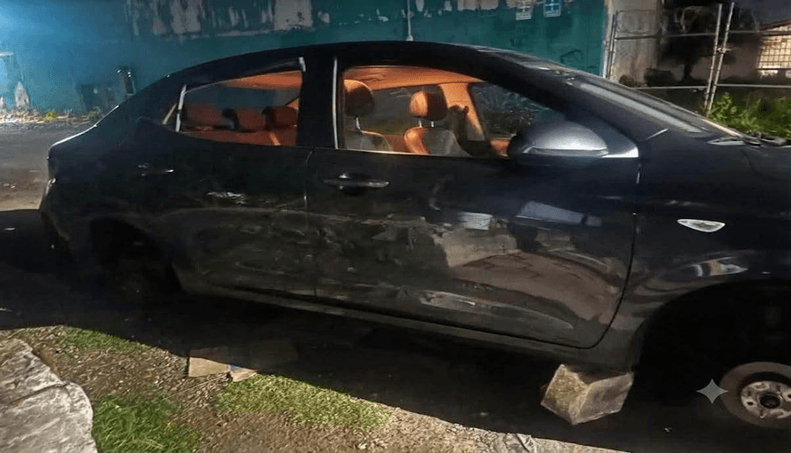 Vandalizan y desvalijan vehículo en San Pedro Cholula.