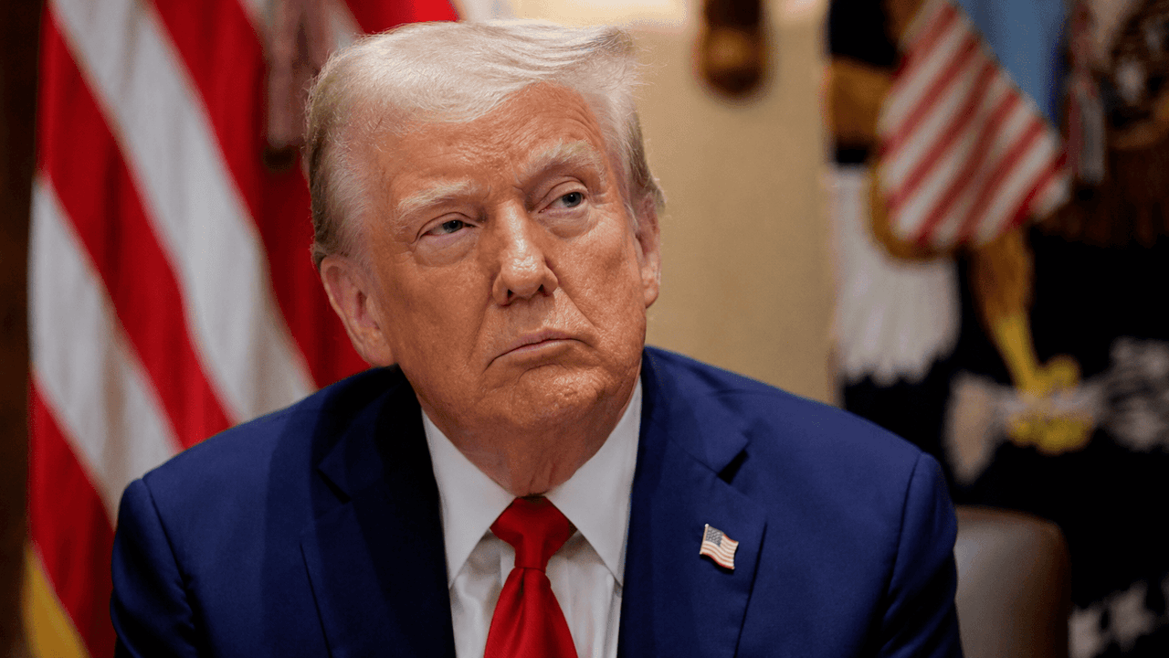 Donald Trump insiste en el G7 que cárteles controlan México.