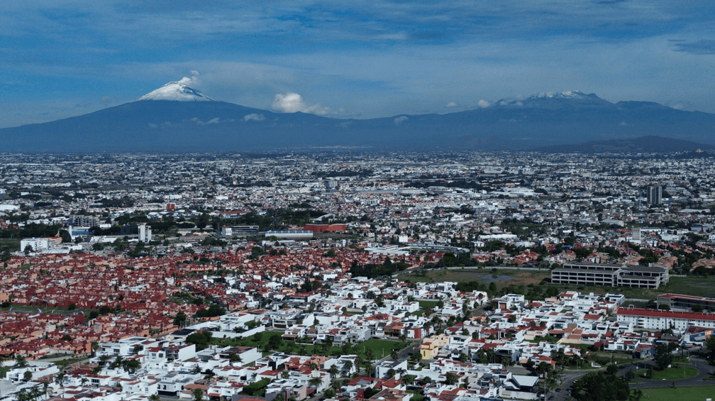 Volcanes en Puebla lucen con una capa de nieve en sus cúspides.