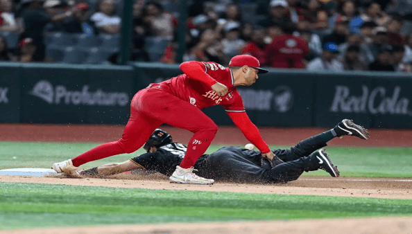 Diablos Rojos asegura serie ante los Pericos de Puebla.