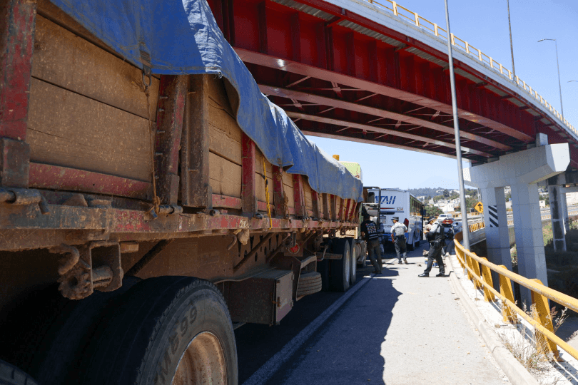 Accidente genera intenso tráfico en la carretera Apizaco-Tlaxcala.
