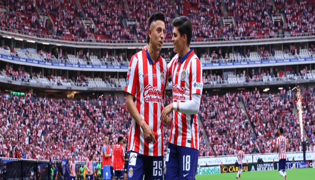 Agónica primera victoria de Guadalajara en el Apertura 2026.