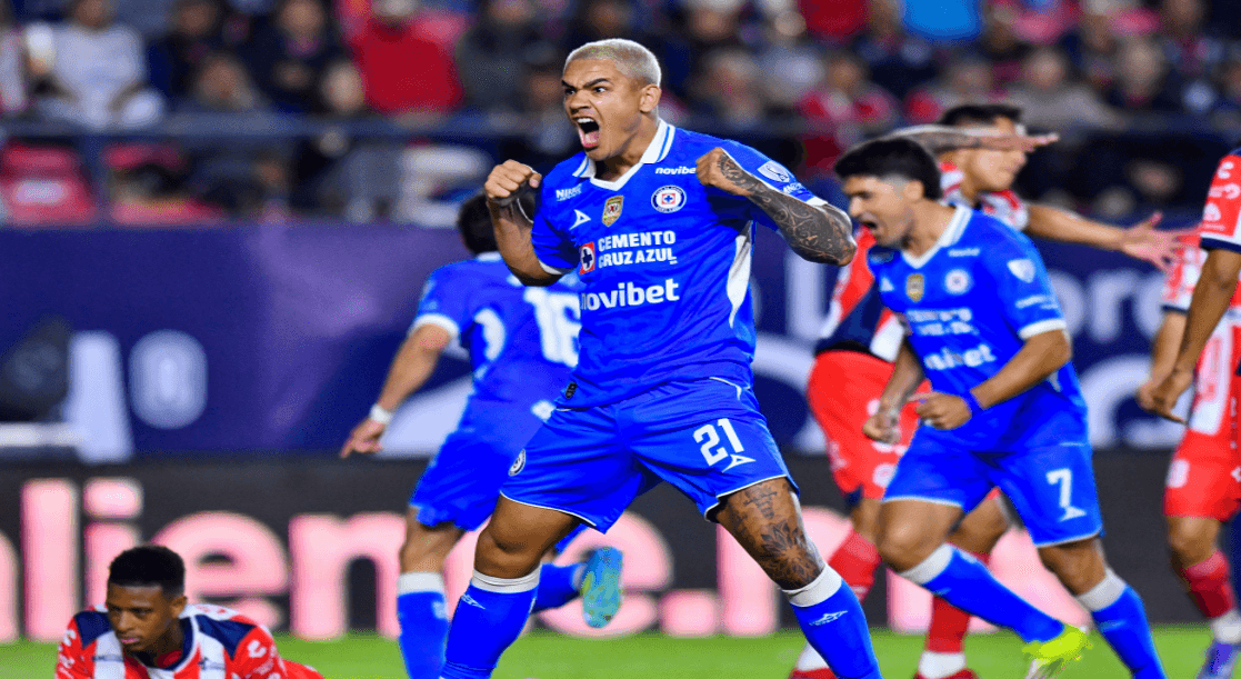 Cruz Azul comienza defensa de su corona con una victoria.