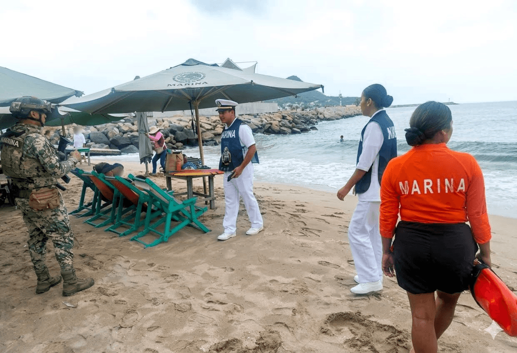 Marina rescata a menor de edad que se ahogaba en Manzanillo.