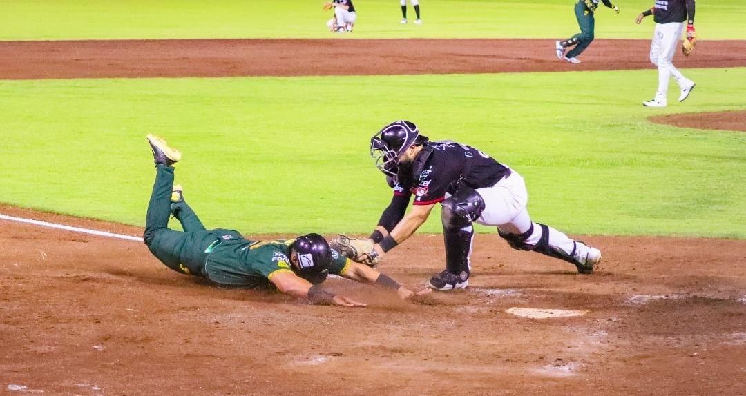 Pericos fue barrido por Piratas de Campeche.