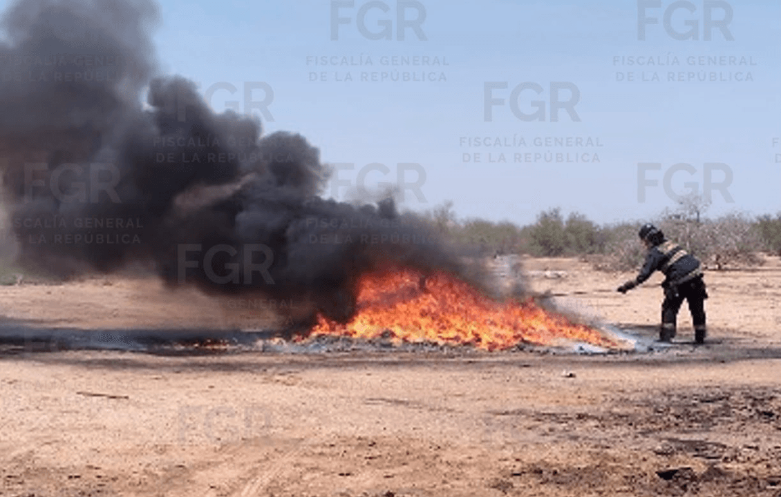 Incinera FGR mil 662 litros de metanfetamina líquida en Sonora.