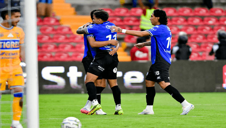 Querétaro rescata agónica victoria ante Tigres.