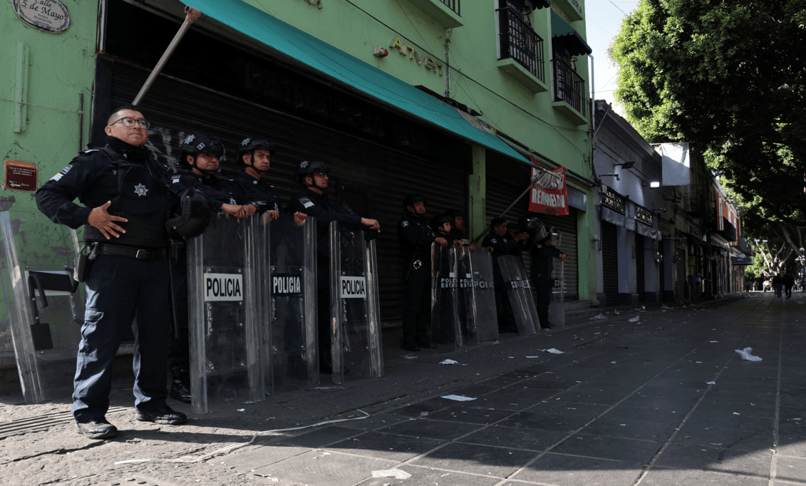 Policías Municipales y Estatales de Puebla montan Operativo por comercio informal.