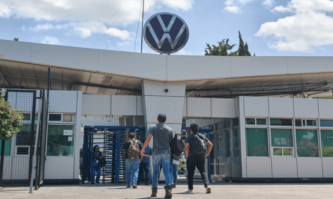 Gobierno de Puebla reubicaría a personal de Volkswagen que sea despedido.