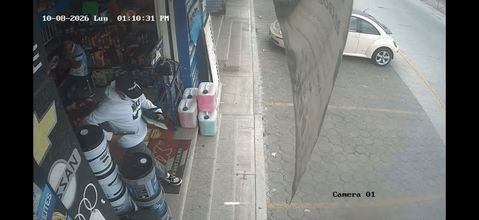 Asaltan negocio de refaccionaria San-Bar en Cuautlancingo.