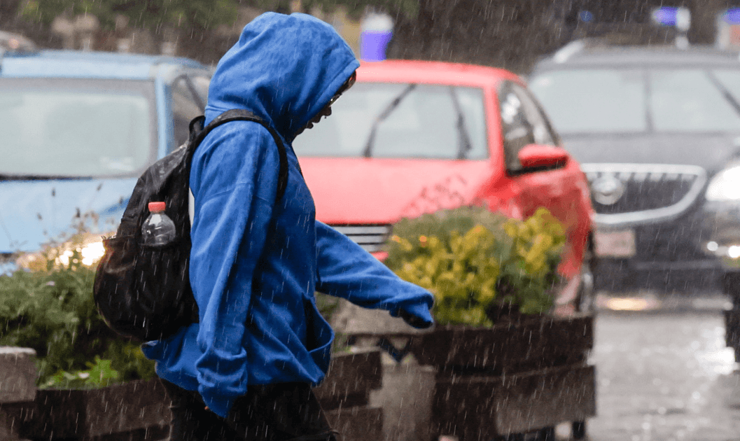 Prevén lluvias fuertes y posible caída de granizo en la CDMX.