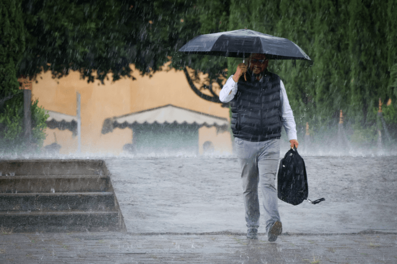 CNPC llama a la población a reforzar medidas preventivas ante fuertes lluvias.
