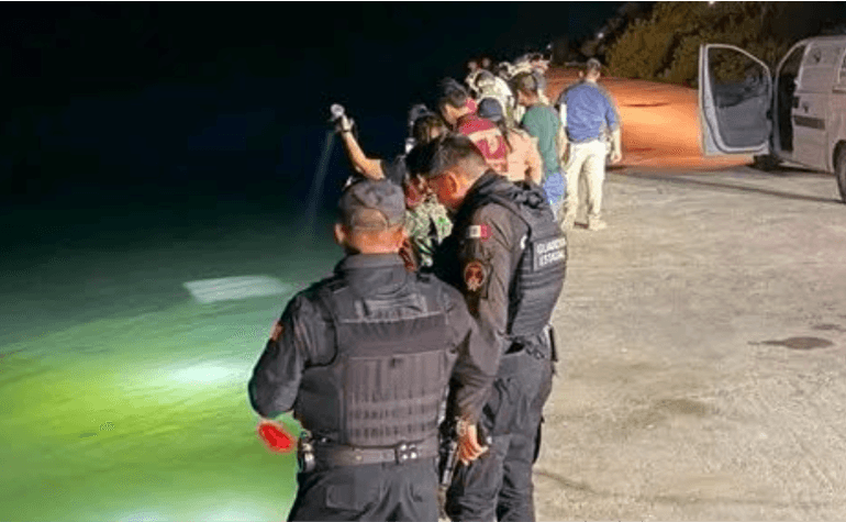 Mueren cuatro marinos tras caer vehículo al río en La Pesca, Tamaulipas.