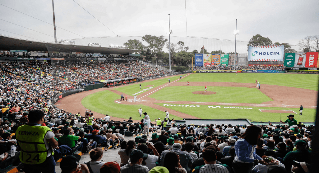 Lleno total en el Hermanos Serdán para el Pericos vs Diablos Rojos.