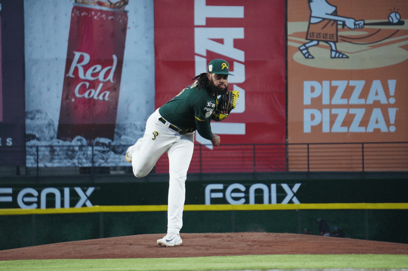 Antonio Santos llega a los 10 triunfos con los Pericos.