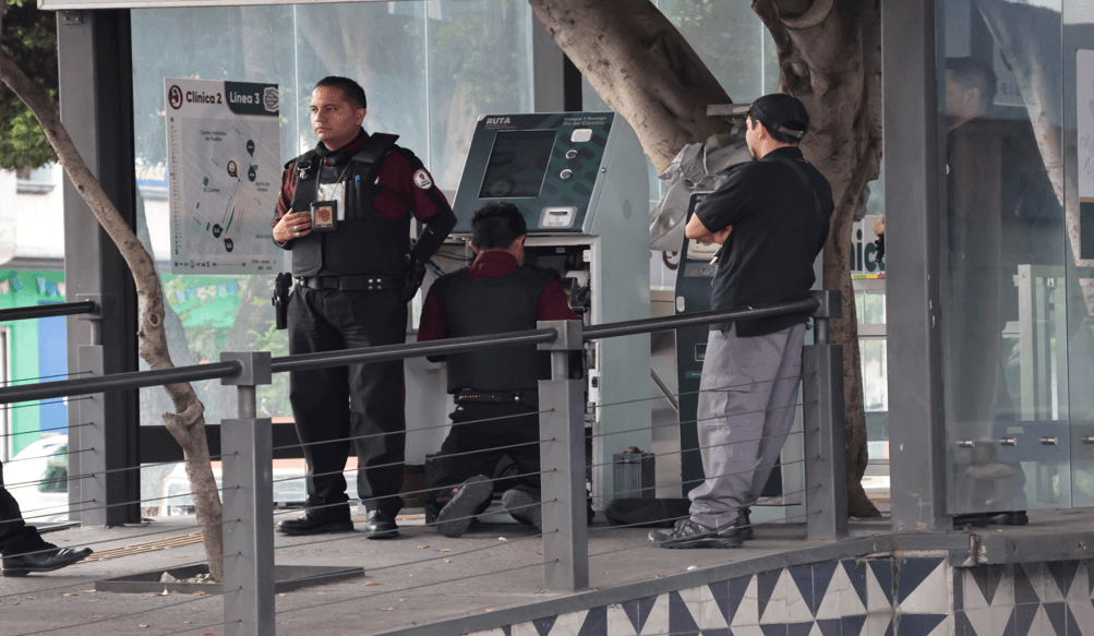 Presunto intento de robo en estación de la Línea 3.