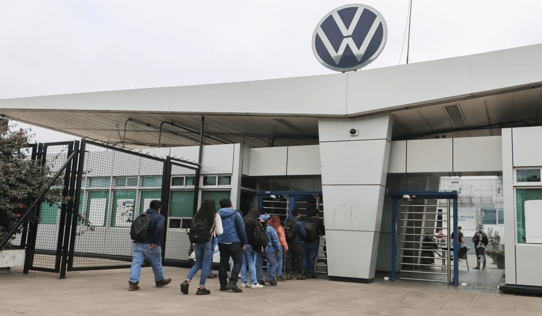 Trabajadores de Volkswagen se quedan sin pago de Caja de Ahorro.