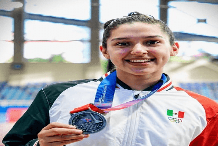 Leslie Soltero y David Valdés al frente del equipo mexicano de taekwondo a Corea.