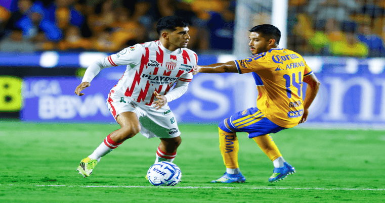Tigres y Necaxa igualan en vibrante partido en el Volcán.