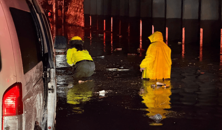 Lluvia con granizo deja inundaciones y afectaciones en 16 municipios poblanos.