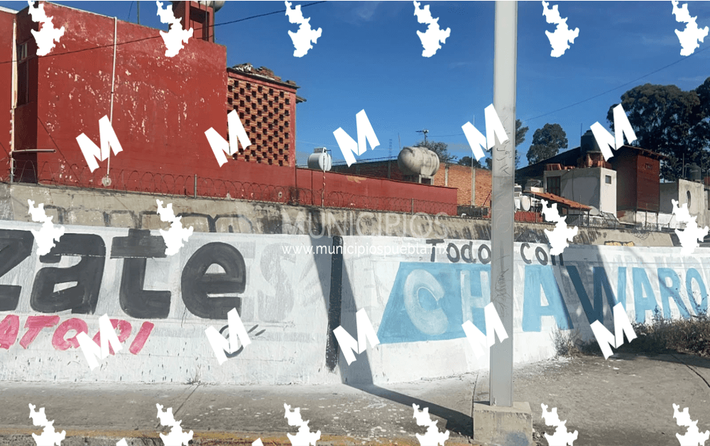Aparecen bardas de Chawaro López y Nay Salvatori en Cholula.
