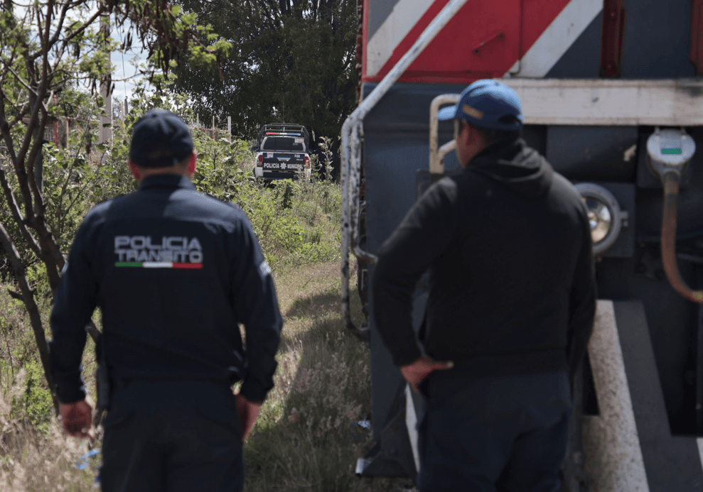 Joven traía unos audífonos puestos y se lo llevó el tren en Coronango.